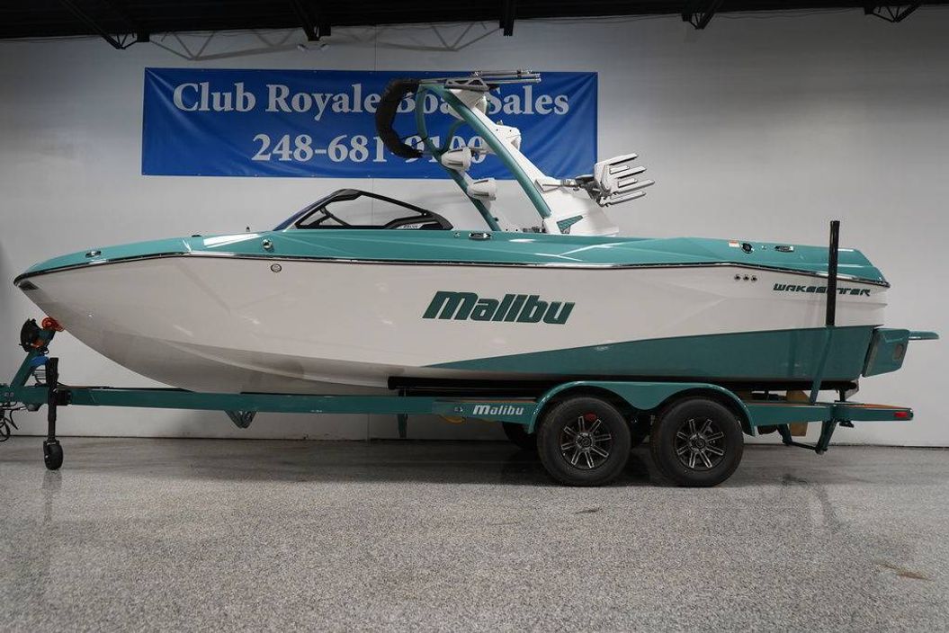 2025 Malibu Boats 23 LSV